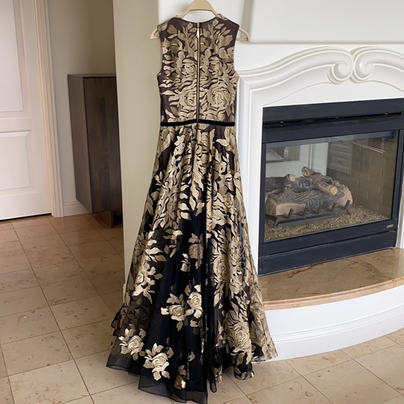 Dress - Picture 5 of 7